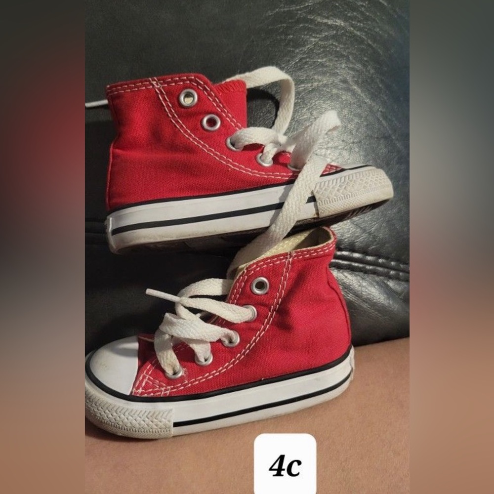 Red Chucks 4c